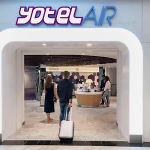 Отель Yotelair Changi Airport Landside ****